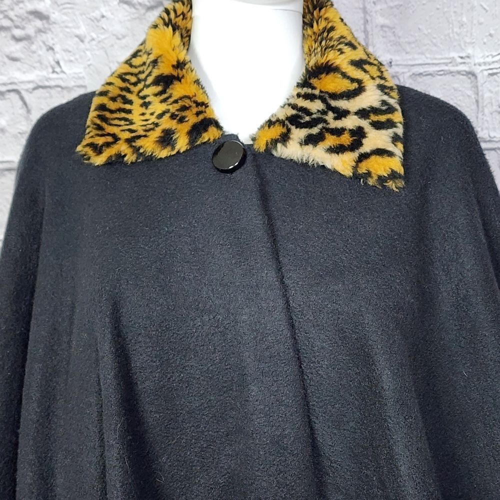 Vintage Honey Leopard Faux Fur Trim Black Cape - Picture 2 of 6